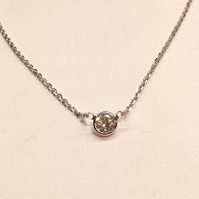Simple diamond pendant